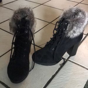 Women’s heeled boots, never worn, size 7